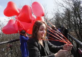 The opening of the Bridge of lovers after repair