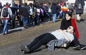 Марш за права женщин под лозунгом "Цветы - клумбы, правая – женщинам