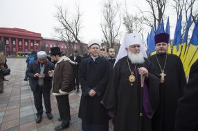 Laying of flowers to monument to Shevchenko