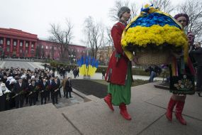 Laying of flowers to monument to Shevchenko