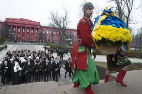 Laying of flowers to monument to Shevchenko