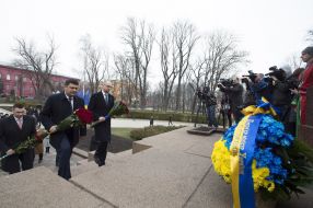 Laying of flowers to monument to Shevchenko