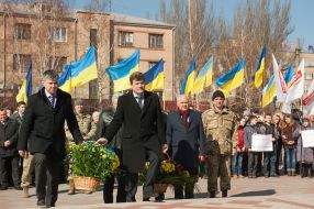 Laying of flowers to monument to Shevchenko