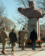 Laying of flowers to monument to Shevchenko