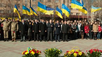 Laying of flowers to monument to Shevchenko