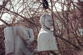 Work on dismantling the monument to Feliks Dzerzhinsky