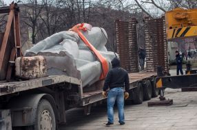 The dismantling the monument to Feliks Dzerzhinsky