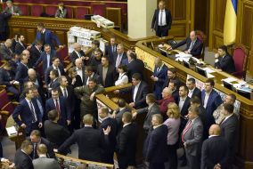 The People's Deputies near the tribune of Parliament