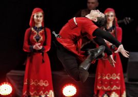 Выступление грузинского ансамбля "Rustavi"