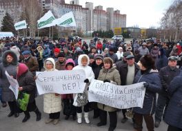 The residents of Krivoy Rog during a rally