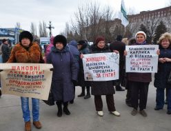 The residents of Krivoy Rog during a rally