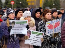The residents of Krivoy Rog during a rally