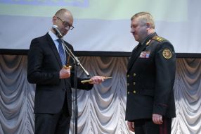Arseniy Yatseniuk, Yuri Allerov