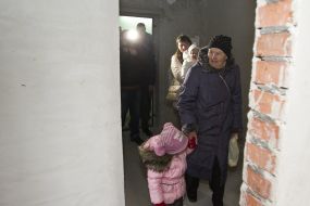 Maria Stus comes in a new apartment