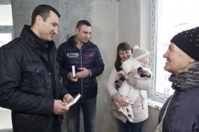 Vladimir and Vitali Klitschko and Maria Stus