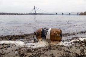 Garbage on the banks of the Dnieper