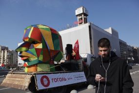 The installation as head of Gogol