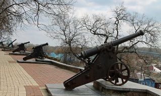 Старинная пушка