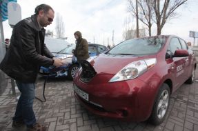 Free charging station for electric vehicles