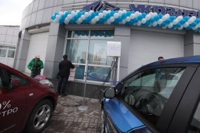 Free charging station for electric vehicles