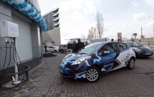 Free charging station for electric vehicles