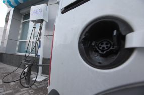 Free charging station for electric vehicles