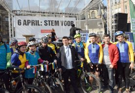 Павло Клімкін з велосипедистами