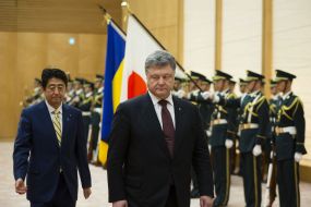 Petro Poroshenko, Shinzo Abe
