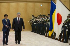 Petro Poroshenko, Shinzo Abe