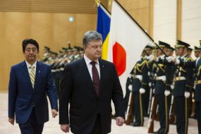 Petro Poroshenko, Shinzo Abe