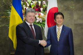 Petro Poroshenko, Shinzo Abe