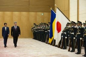 Petro Poroshenko, Shinzo Abe