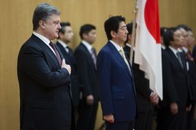 Petro Poroshenko, Shinzo Abe