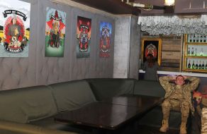 Посетитель в  кафе "Каратель"