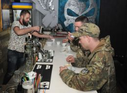 Посетители в  кафе "Каратель"