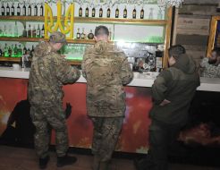 Посетители в  кафе "Каратель"