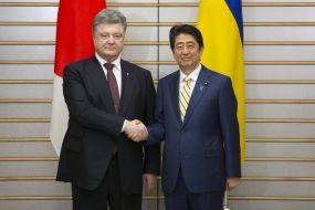 Petro Poroshenko, Shinzo Abe