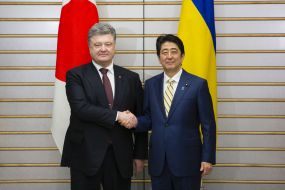 Petro Poroshenko, Shinzo Abe