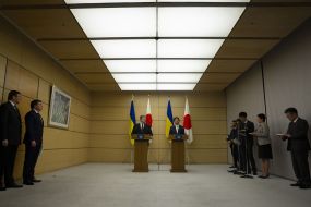 Petro Poroshenko, Shinzo Abe