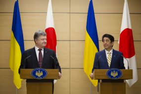 Petro Poroshenko, Shinzo Abe