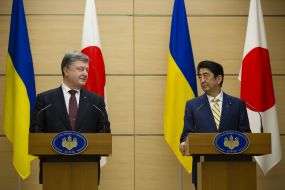 Petro Poroshenko, Shinzo Abe