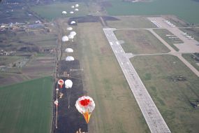 Military paratroopers teachings