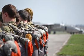 Military paratroopers teachings