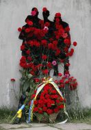 Возложение цветов к памятнику погибшим в концлагере "Сырецкий"