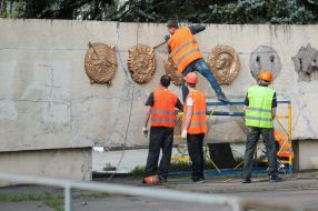 Dismantling of the monument "The alarming youth"