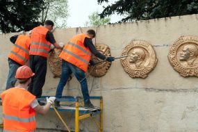 Dismantling of the monument "The alarming youth"