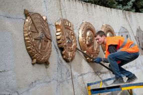 Dismantling of the monument "The alarming youth"