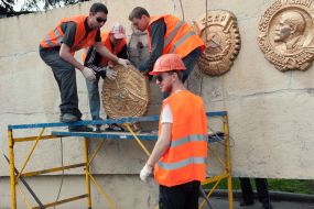 Dismantling of the monument "The alarming youth"