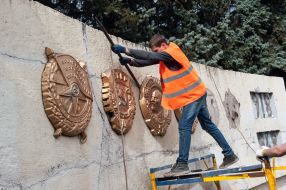 Dismantling of the monument "The alarming youth"