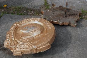 Dismantling of the monument "The alarming youth"